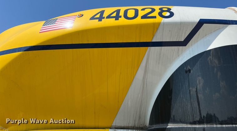 image for item LF9354 2017 Chevrolet Express G4500  shuttle bus