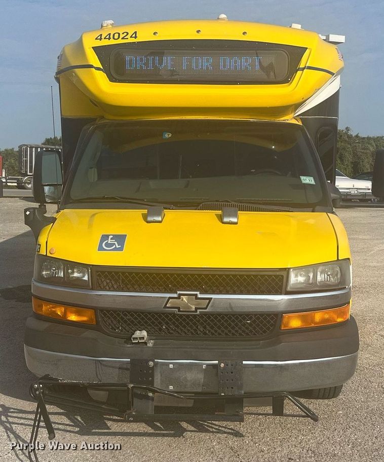 image for item LF9355 2016 Chevrolet Express G4500  shuttle bus