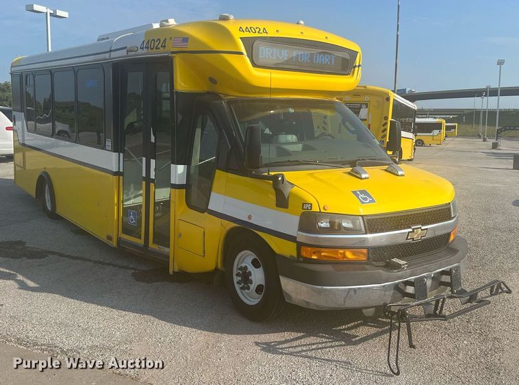 image for item LF9355 2016 Chevrolet Express G4500  shuttle bus