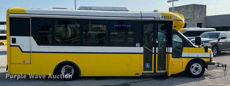 image for item LF9355 2016 Chevrolet Express G4500  shuttle bus