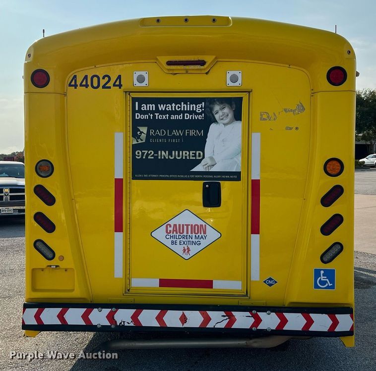 image for item LF9355 2016 Chevrolet Express G4500  shuttle bus