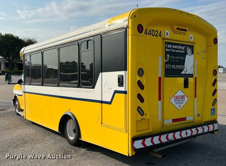 image for item LF9355 2016 Chevrolet Express G4500  shuttle bus