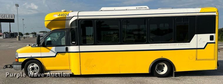 image for item LF9355 2016 Chevrolet Express G4500  shuttle bus