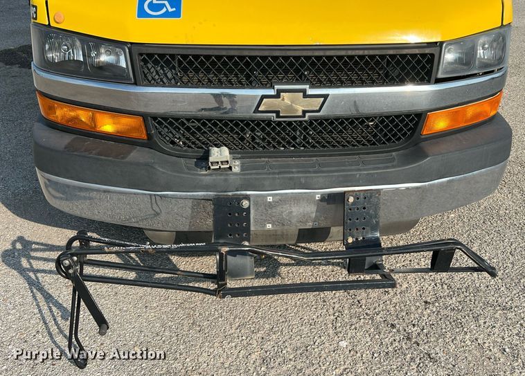 image for item LF9355 2016 Chevrolet Express G4500  shuttle bus