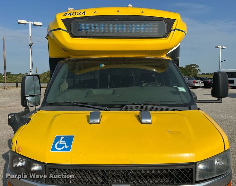 image for item LF9355 2016 Chevrolet Express G4500  shuttle bus