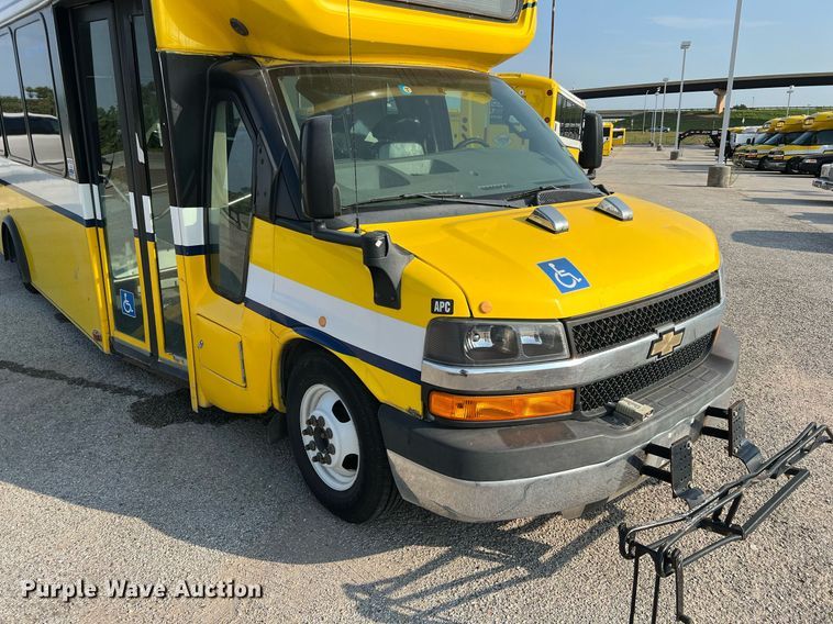 image for item LF9355 2016 Chevrolet Express G4500  shuttle bus