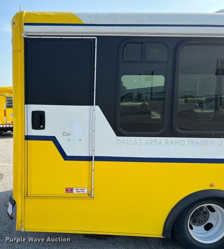 image for item LF9355 2016 Chevrolet Express G4500  shuttle bus