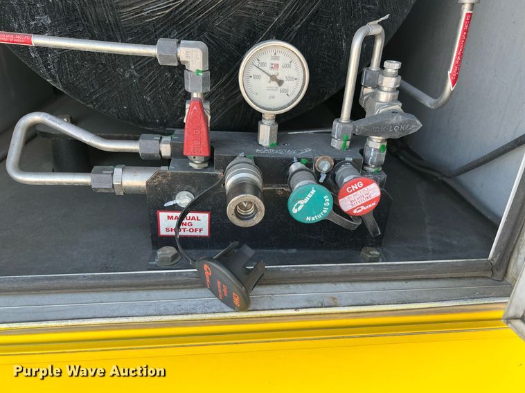 image for item LF9355 2016 Chevrolet Express G4500  shuttle bus