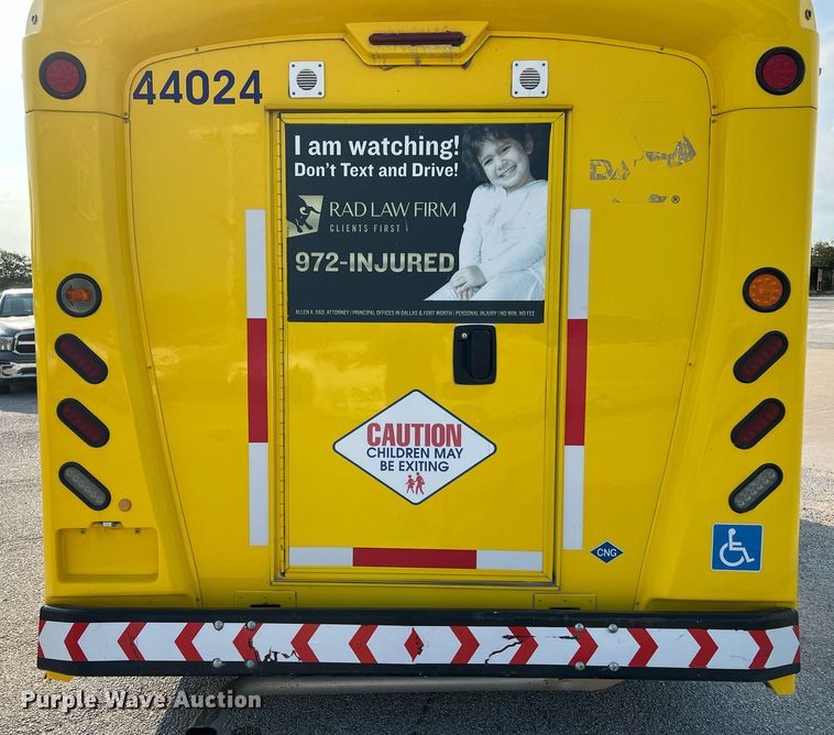 image for item LF9355 2016 Chevrolet Express G4500  shuttle bus