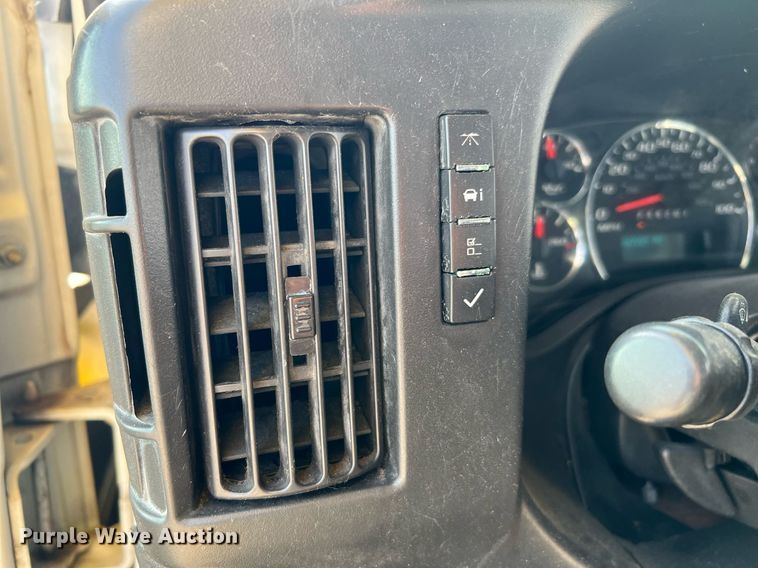 image for item LF9355 2016 Chevrolet Express G4500  shuttle bus