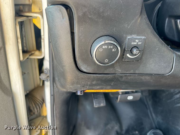 image for item LF9355 2016 Chevrolet Express G4500  shuttle bus