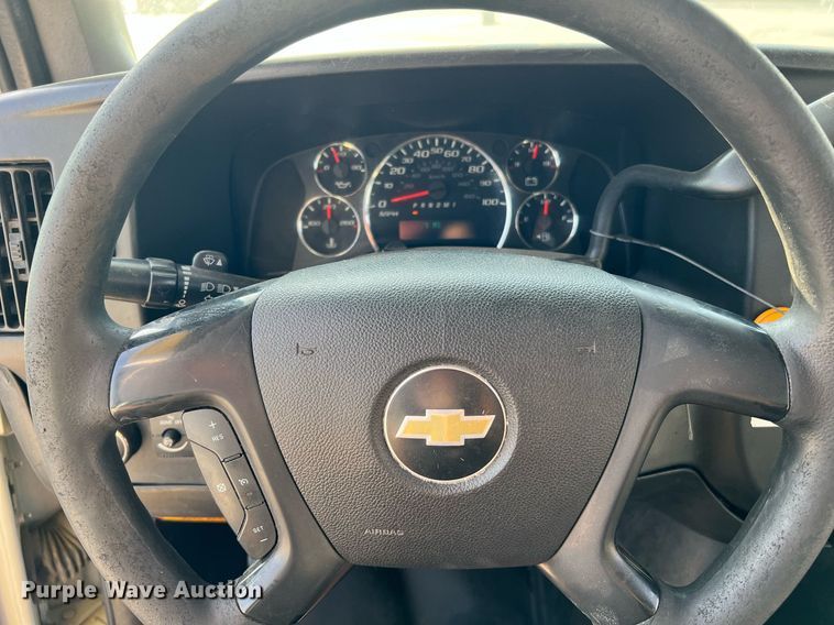 image for item LF9355 2016 Chevrolet Express G4500  shuttle bus