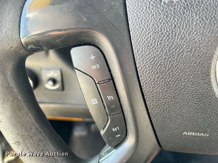 image for item LF9355 2016 Chevrolet Express G4500  shuttle bus