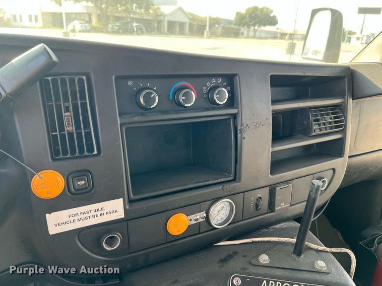 image for item LF9355 2016 Chevrolet Express G4500  shuttle bus