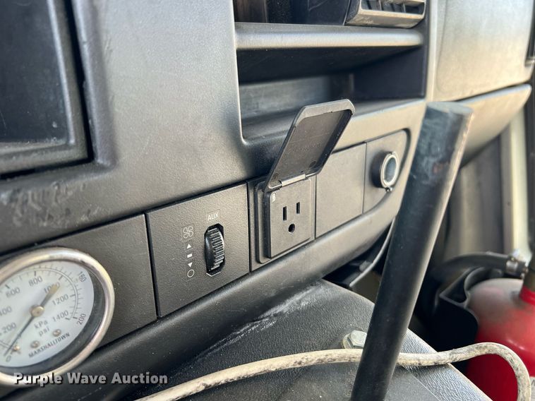 image for item LF9355 2016 Chevrolet Express G4500  shuttle bus