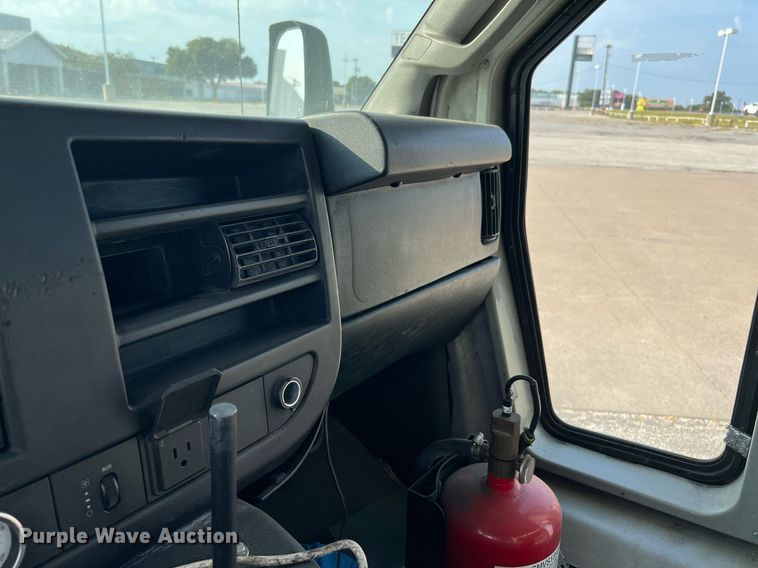 image for item LF9355 2016 Chevrolet Express G4500  shuttle bus