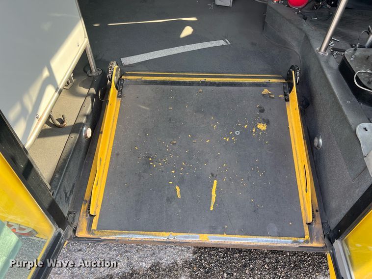 image for item LF9355 2016 Chevrolet Express G4500  shuttle bus