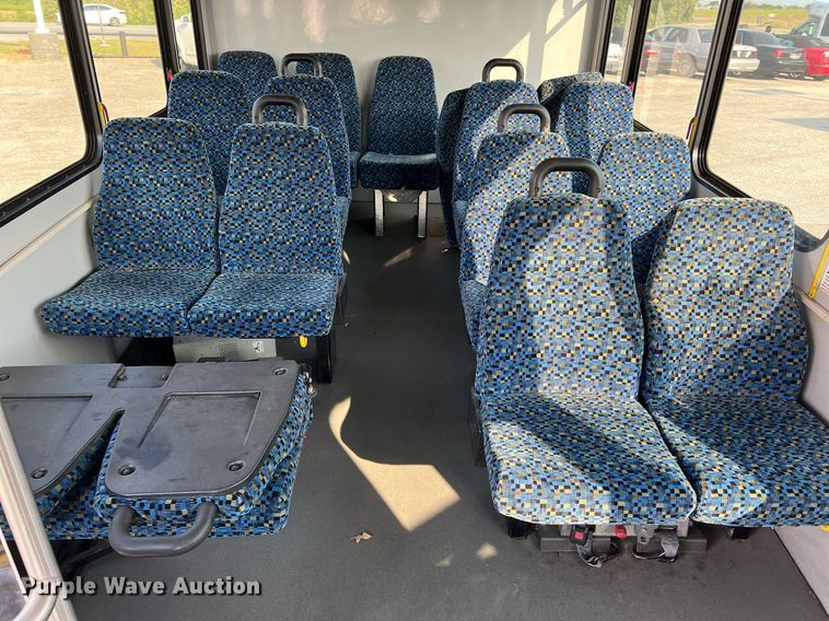 image for item LF9355 2016 Chevrolet Express G4500  shuttle bus