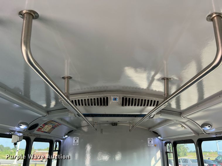 image for item LF9355 2016 Chevrolet Express G4500  shuttle bus