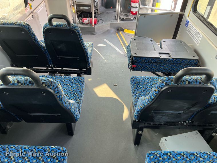 image for item LF9355 2016 Chevrolet Express G4500  shuttle bus