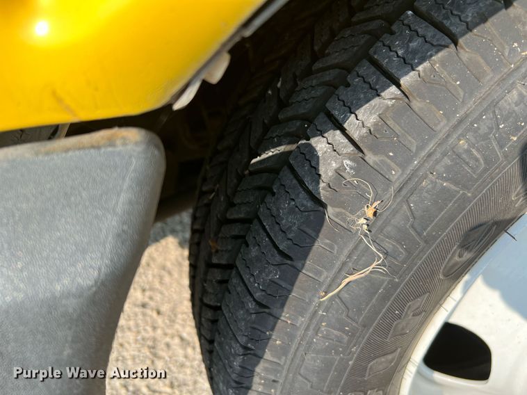 image for item LF9355 2016 Chevrolet Express G4500  shuttle bus