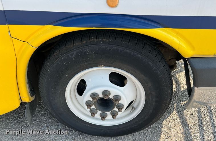 image for item LF9355 2016 Chevrolet Express G4500  shuttle bus