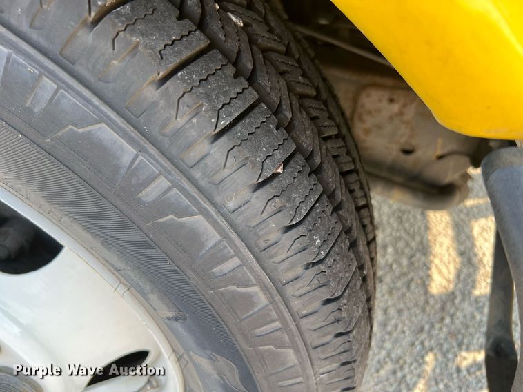 image for item LF9355 2016 Chevrolet Express G4500  shuttle bus