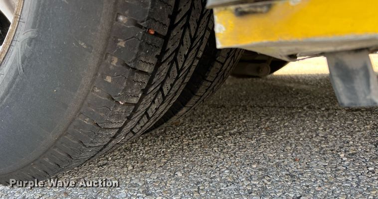 image for item LF9355 2016 Chevrolet Express G4500  shuttle bus