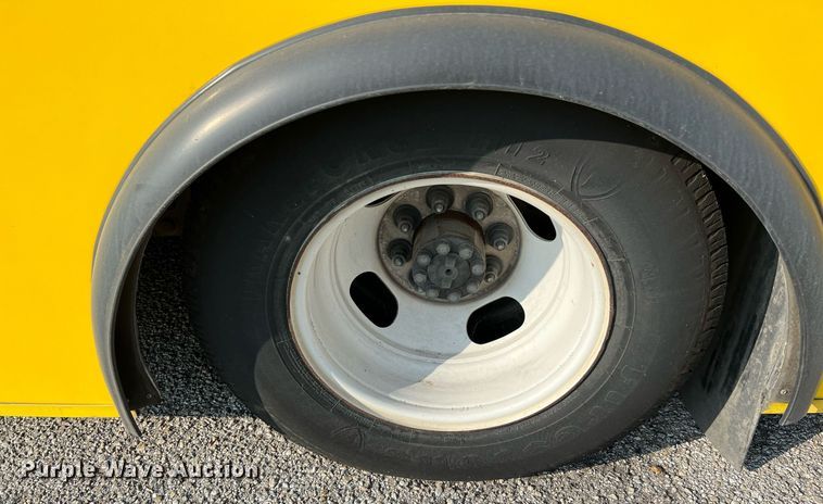 image for item LF9355 2016 Chevrolet Express G4500  shuttle bus