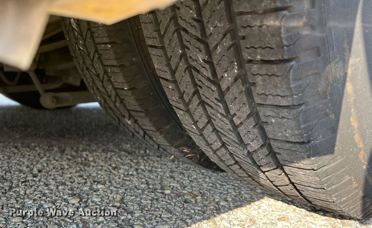 image for item LF9355 2016 Chevrolet Express G4500  shuttle bus