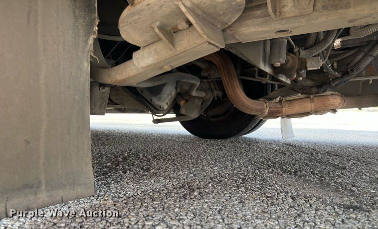 image for item LF9355 2016 Chevrolet Express G4500  shuttle bus