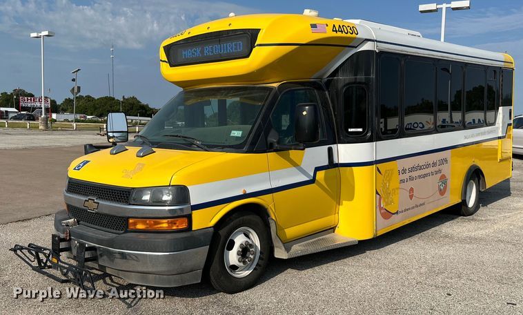 image for item LF9356 2017 Chevrolet Express G4500  shuttle bus
