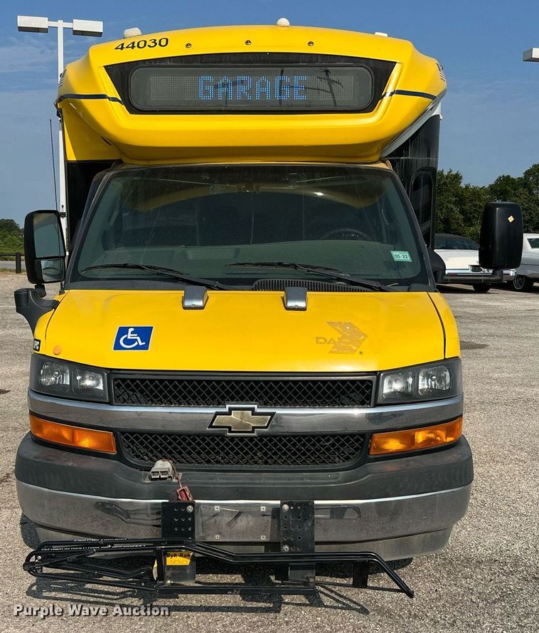 image for item LF9356 2017 Chevrolet Express G4500  shuttle bus