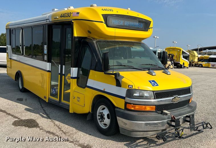 image for item LF9356 2017 Chevrolet Express G4500  shuttle bus