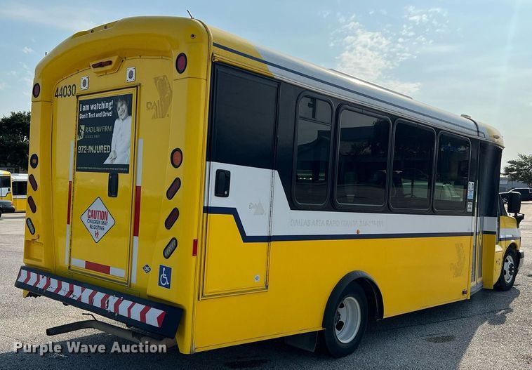 image for item LF9356 2017 Chevrolet Express G4500  shuttle bus