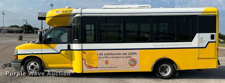 image for item LF9356 2017 Chevrolet Express G4500  shuttle bus