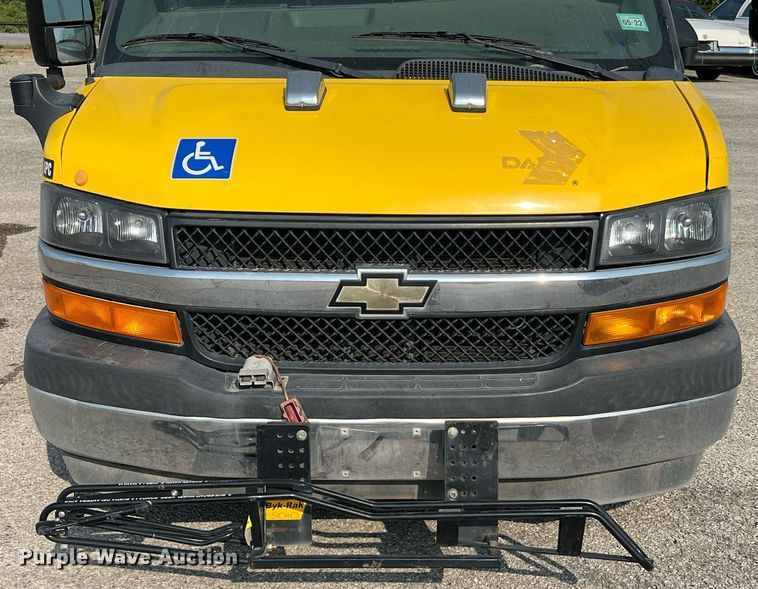 image for item LF9356 2017 Chevrolet Express G4500  shuttle bus