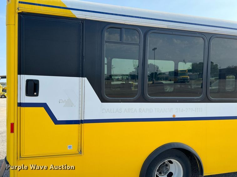 image for item LF9356 2017 Chevrolet Express G4500  shuttle bus