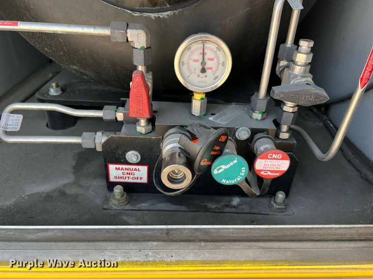 image for item LF9356 2017 Chevrolet Express G4500  shuttle bus