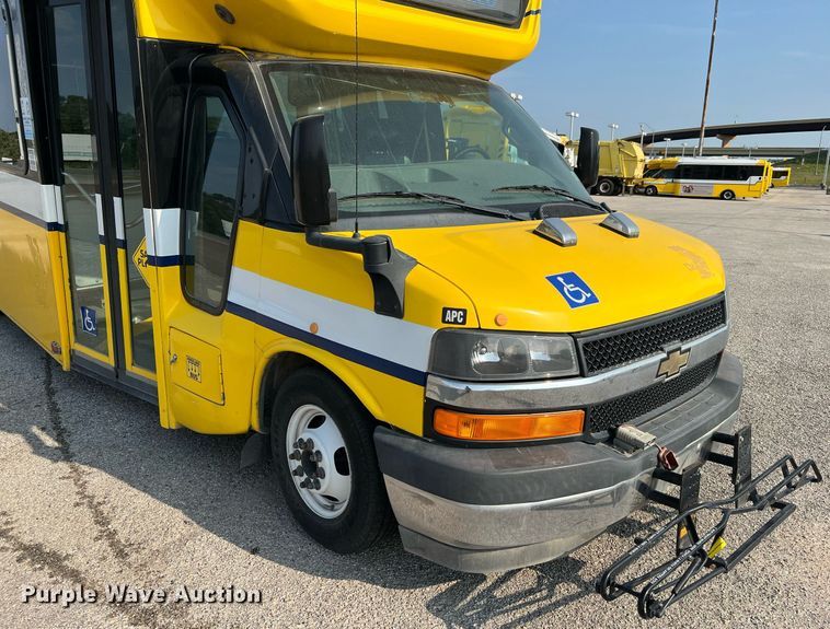 image for item LF9356 2017 Chevrolet Express G4500  shuttle bus