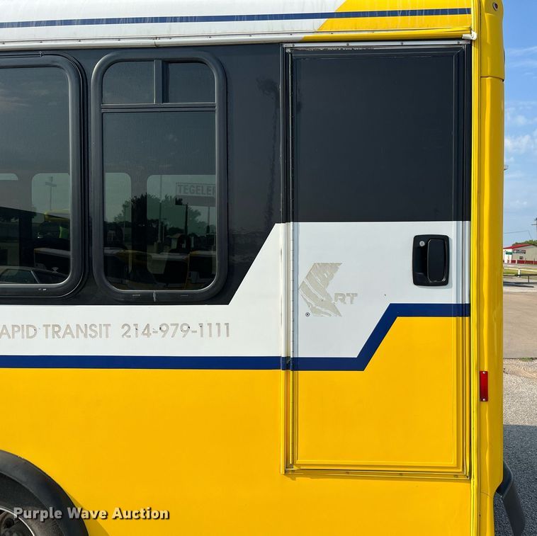 image for item LF9356 2017 Chevrolet Express G4500  shuttle bus