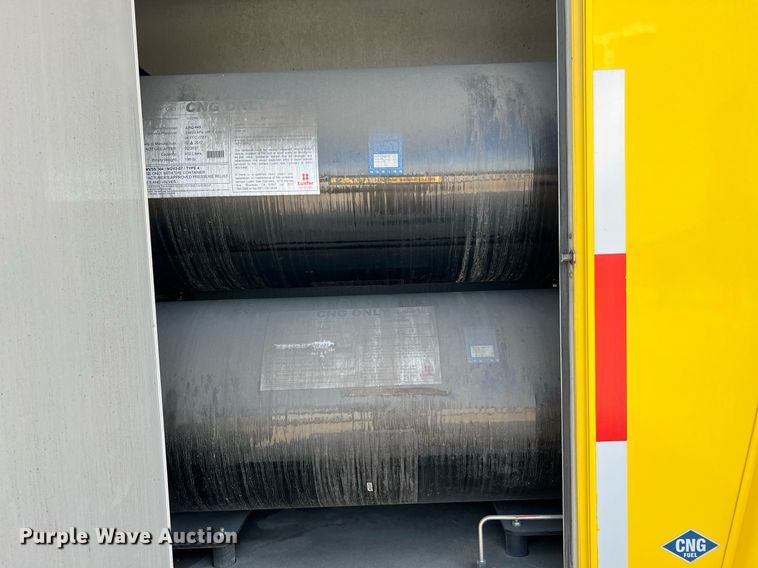 image for item LF9356 2017 Chevrolet Express G4500  shuttle bus