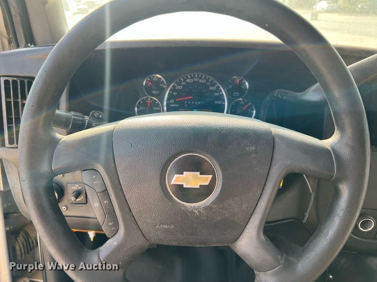 image for item LF9356 2017 Chevrolet Express G4500  shuttle bus