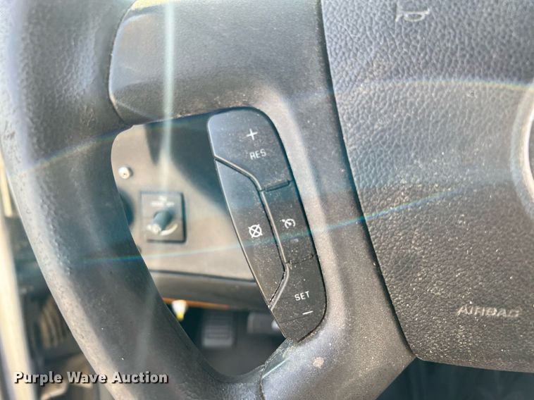 image for item LF9356 2017 Chevrolet Express G4500  shuttle bus