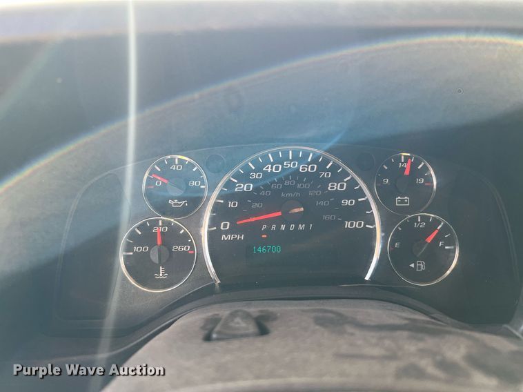 image for item LF9356 2017 Chevrolet Express G4500  shuttle bus