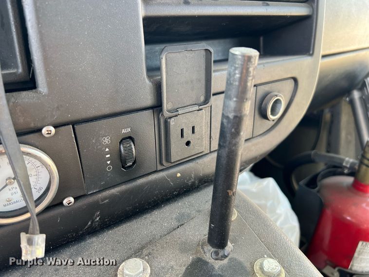 image for item LF9356 2017 Chevrolet Express G4500  shuttle bus