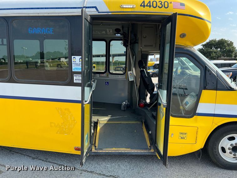 image for item LF9356 2017 Chevrolet Express G4500  shuttle bus