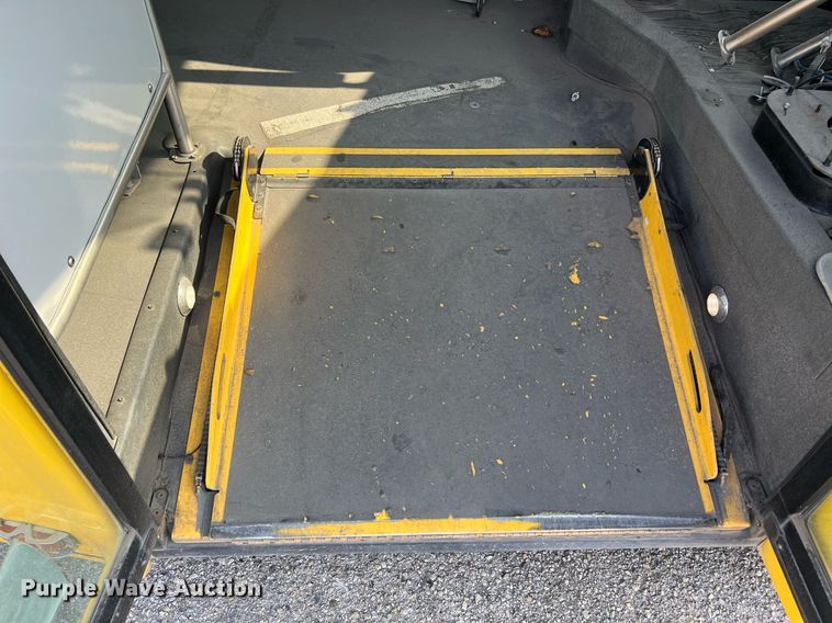 image for item LF9356 2017 Chevrolet Express G4500  shuttle bus