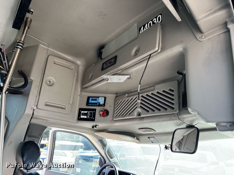 image for item LF9356 2017 Chevrolet Express G4500  shuttle bus