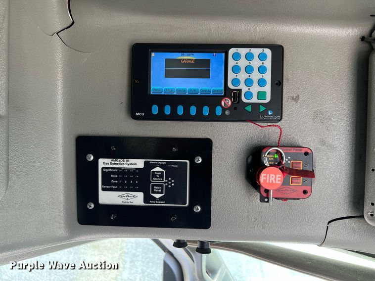 image for item LF9356 2017 Chevrolet Express G4500  shuttle bus